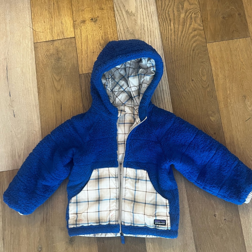 Reversible Patagonia puffy coat. Blue/tan plaid, fleece lined. Good condition.
